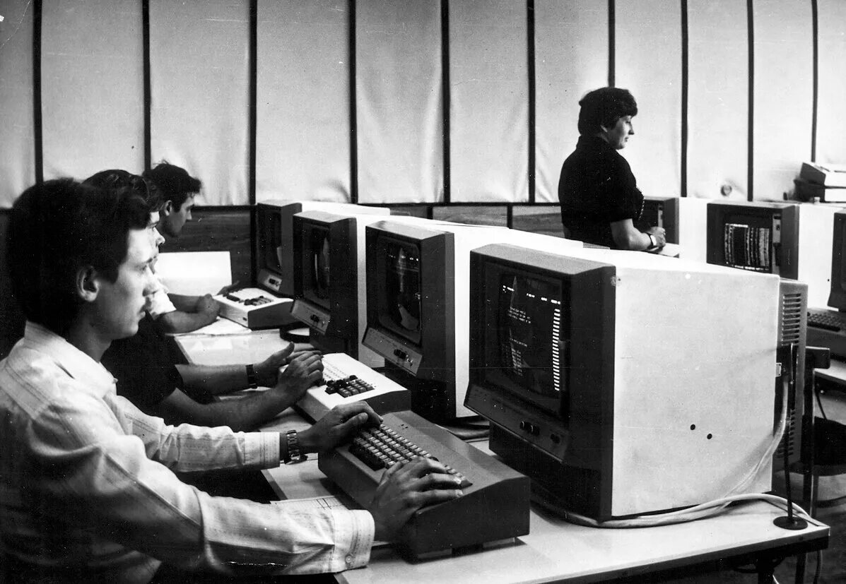 ЭВМ СССР 70х. ЭВМ «Elliot-803». IBM 701 ЭВМ. ЭВМ ДВК-1. Ас эвм