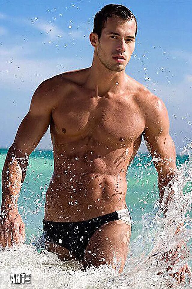 Спортивный парень в душе. Радослав Ванко голый. Мужчина на море. Мужчины модели на пляже. Красивый мужчина в воде.