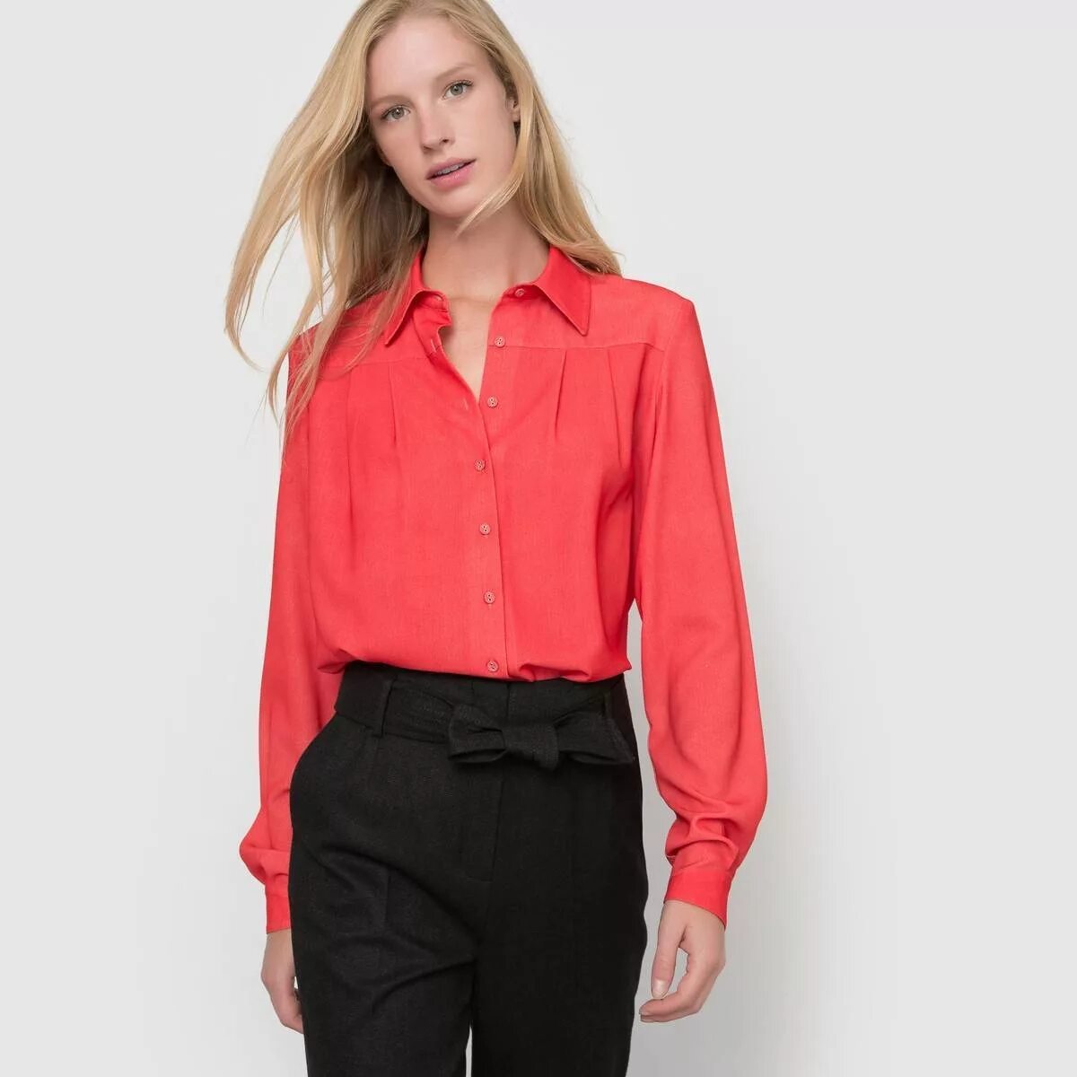 Легкая рубашка. Красная рубашка женская. Рубашка легкая с длинным рукавом.