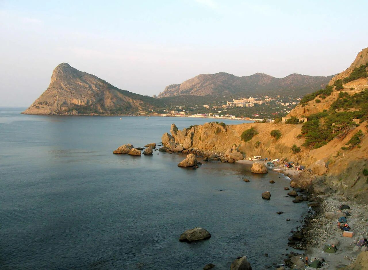 Где в крыму лучше отдыхать в сентябре. Пляж крым сентябрь. Крымский полуостров судак. Мыс ая под балаклавой. Крым лучшие места для отдыха в сентябре.