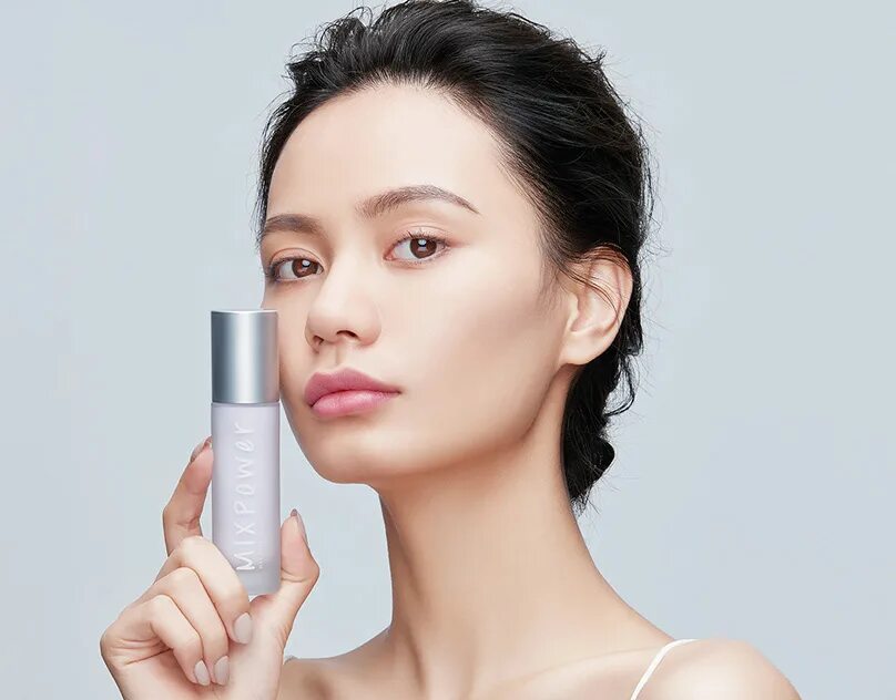 7. Саша лусс реклама. Мод на косметику. Даша исаева футбол. Девушка с косметикой.