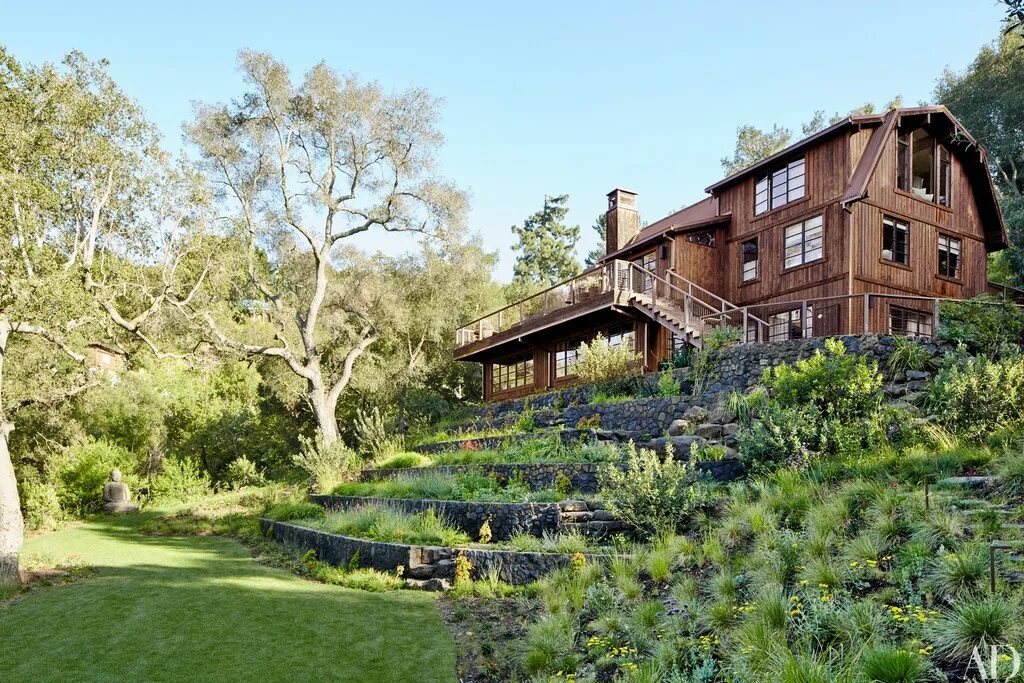 «дом в холме» архитектора артура квормби. дом на том холме. Barn house на склоне. ширли джексон призрак дома на холме. архитектор ленберг-холм голландия.