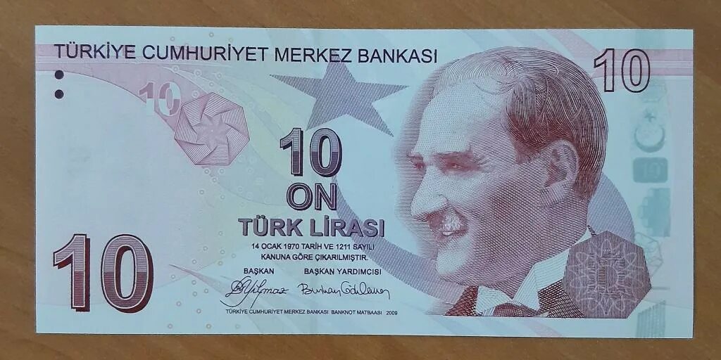 300 турецких в рублях. Турция 10 лир 2009 года.