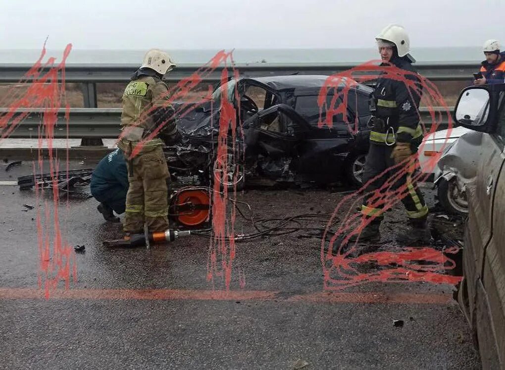 Сколько людей погибло на мосту. ДТП на Крымском мосту 20.02.2023. Авария 01.01.2022 Крымский мост. Автомобильная катастрофа.