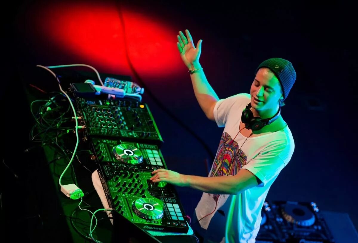 Dj 03