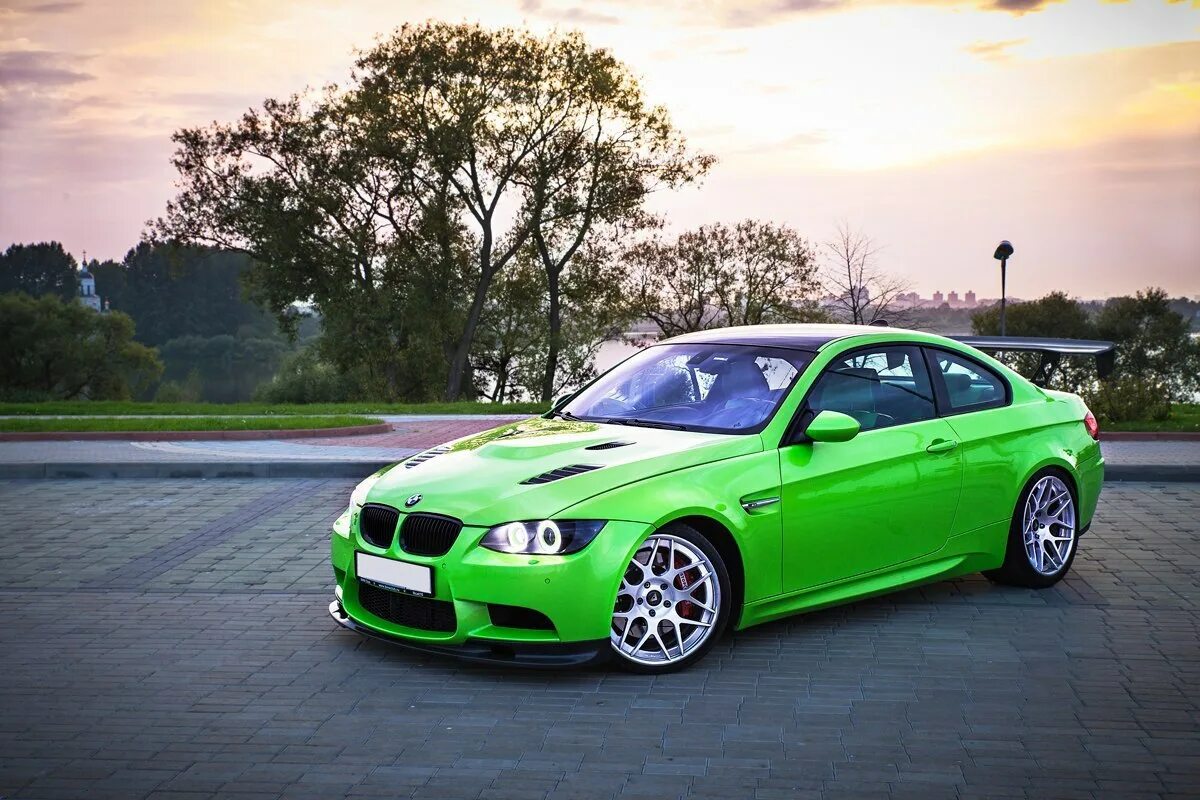 BMW e92 Coupe зеленая. БМВ м3 салатовая. BMW m5 Green. БМВ 3 зеленая купе.