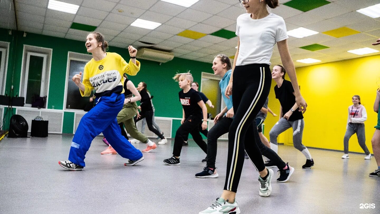 Pole dance космонавт. Ул дэнс. Ульяновск дворцовая улица 4а/1 uni-dance. Unidance73. Балерина в городе.