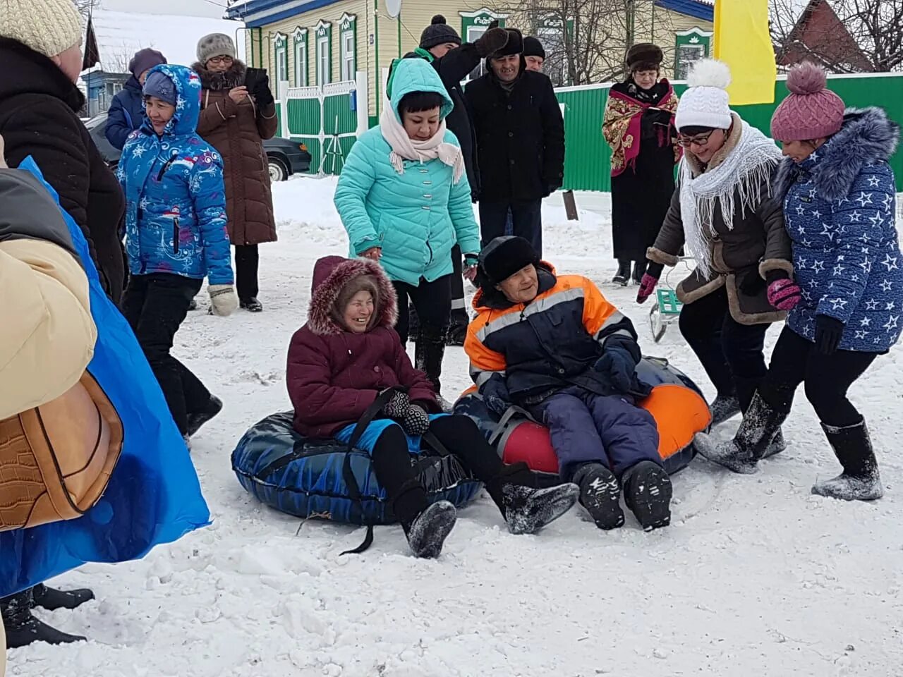 Погода в калмашбашево. Погода в калмашбашево. Село калмашбашево. Калмашбашево школа. Молодежь 1990 х калмашбашево.