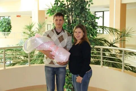 На выписку из роддома маме