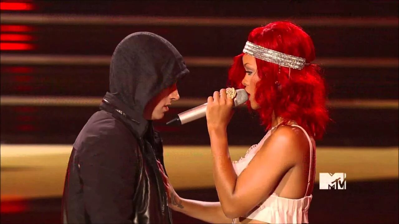 Рианна с эминемом. Эминем и рианна концерт. Eminem 2011 год концерт rihanna. Eminem 2011 год концерт rihanna. Рианна эминем монстер.