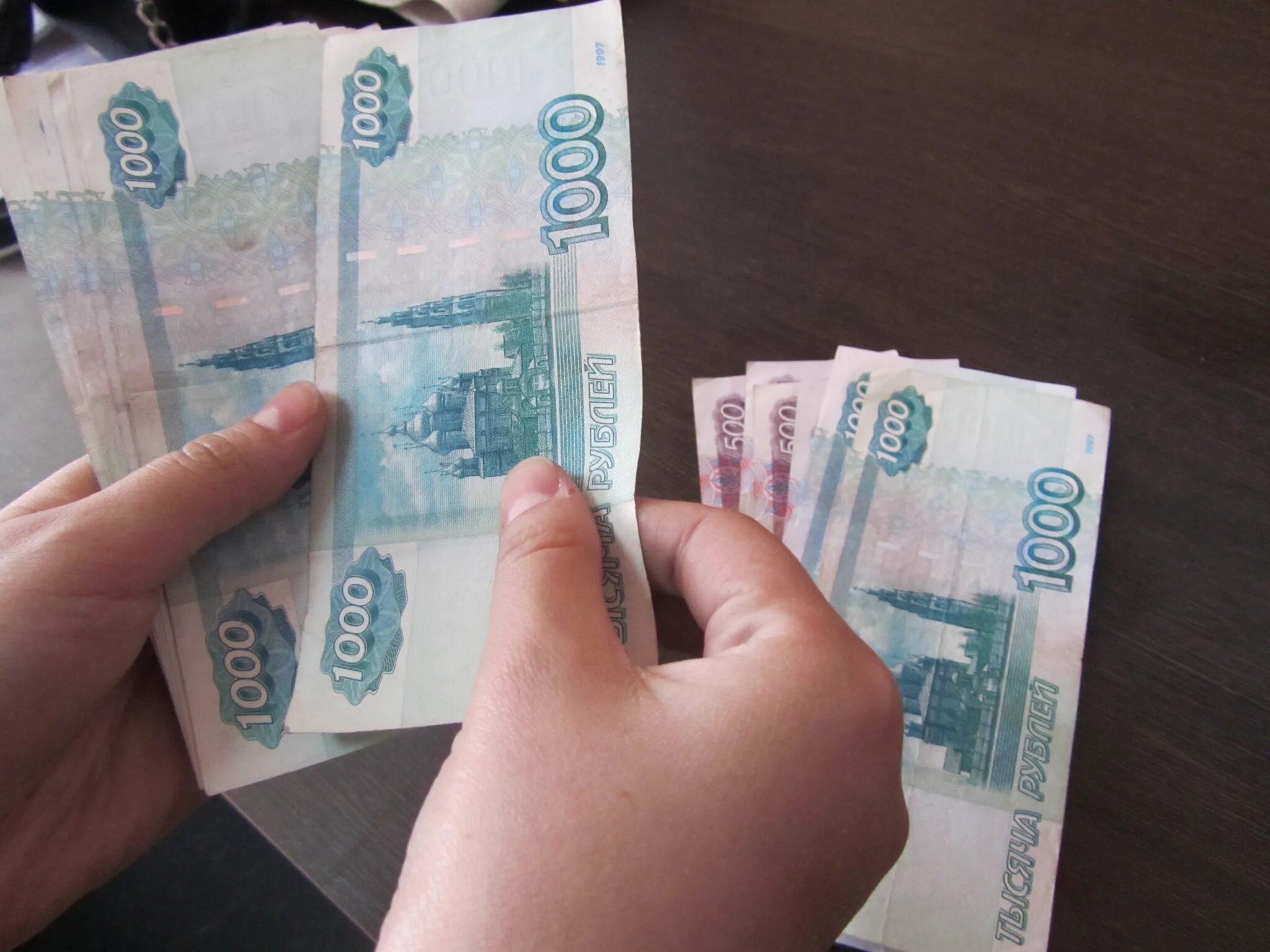 Деньги рубли. 4000 рублей. Тысячи рублей в то. Тысячи рублей в то. 1000 рублей.