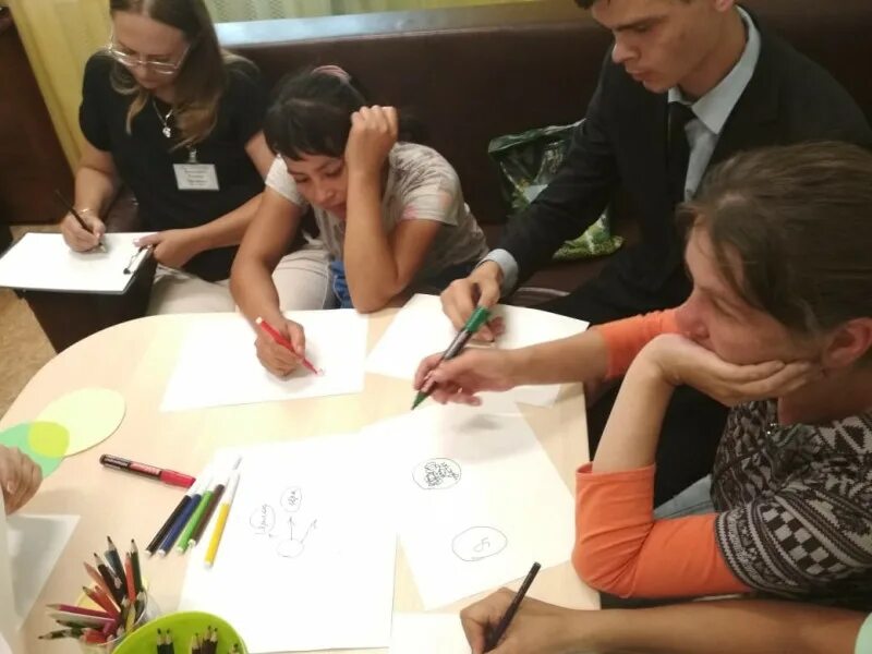 Образование города апатит. Семейный клуб название. Заседание семейного клуба. Название клуба молодых семей. Клуб доверия.