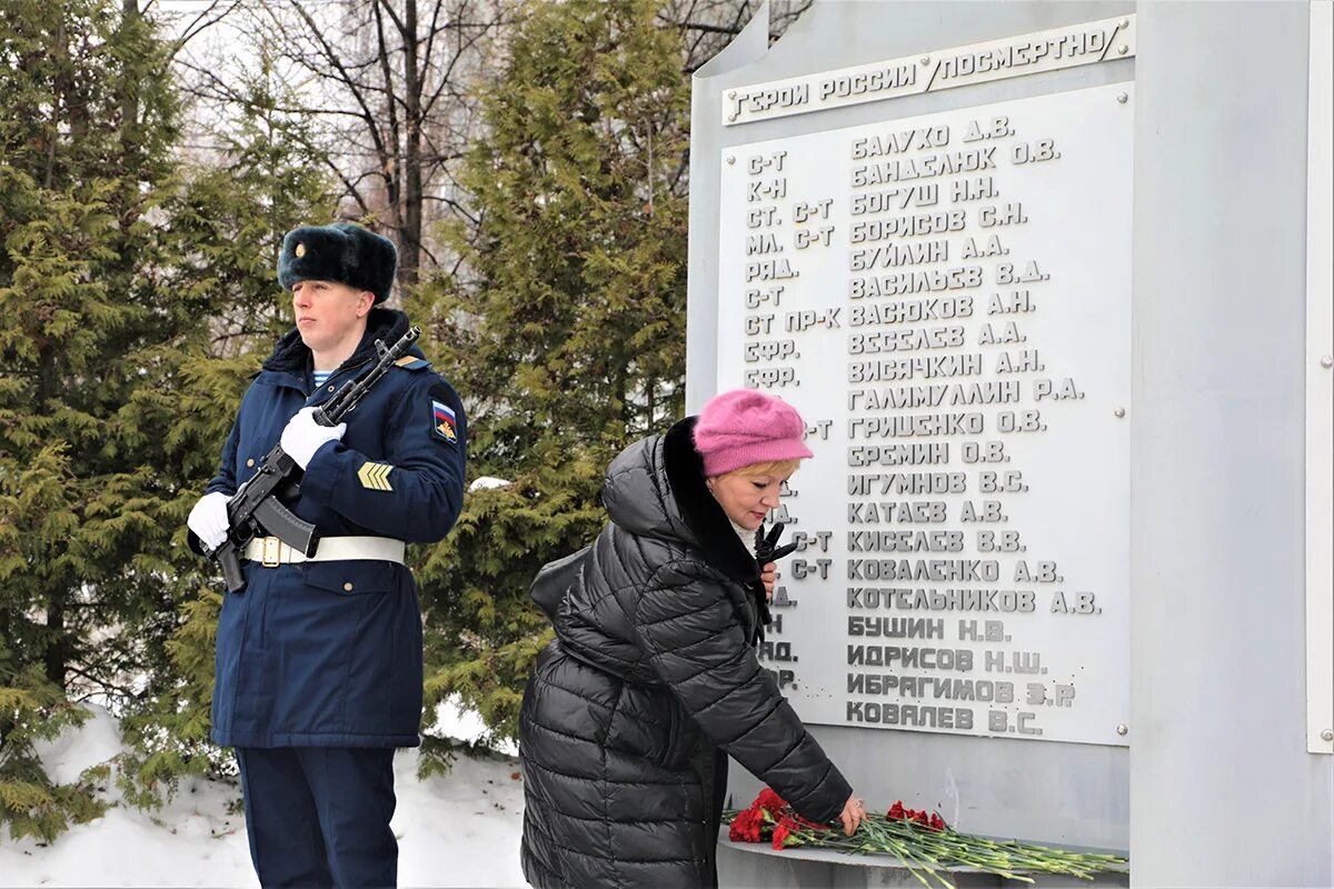 Список погибших ульяновск. 104 Дивизия ВДВ Ульяновск. Памятник погибшим десантникам. Ульяновская Гвардейская десантная дивизия. Памятник погибшим десантникам в Ульяновске.