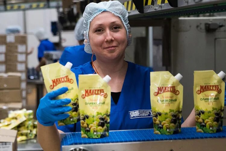 Махеев елабуга. Елабуга эссен махеев сотрудники. Махеев елабуга. Кондитерская фабрика эссен набережные челны. Директор махеев.