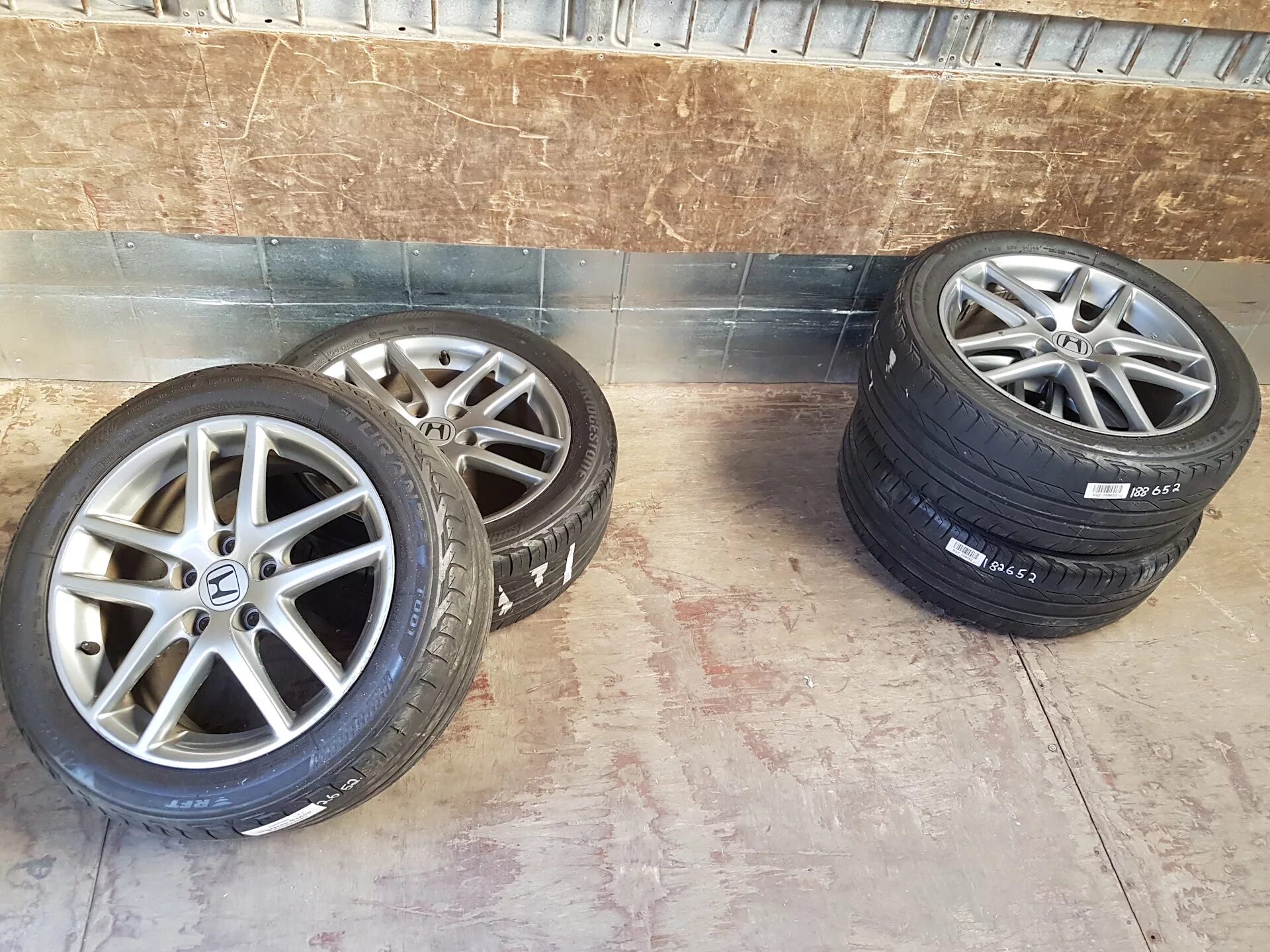 Колесо 225 50 r17. 225/50 R17. Honda CR V r17 колеса. 225/50 R17 Honda Legend. Диски Honda CRV r17.