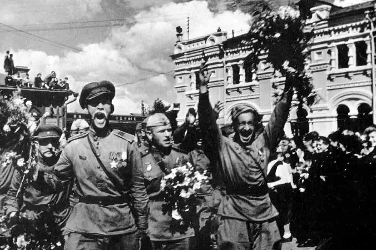 Фото победы великой отечественной войны 1945. Радость Победы 1945. День Победы (1945) фото.