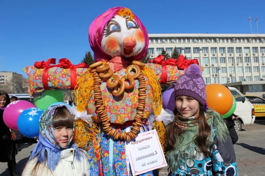 Кукла масленица. Название куклы масленицы. Оригинальные куклы масленицы. Масленичная кукла большая. Кукла чучело боярыня масленица.