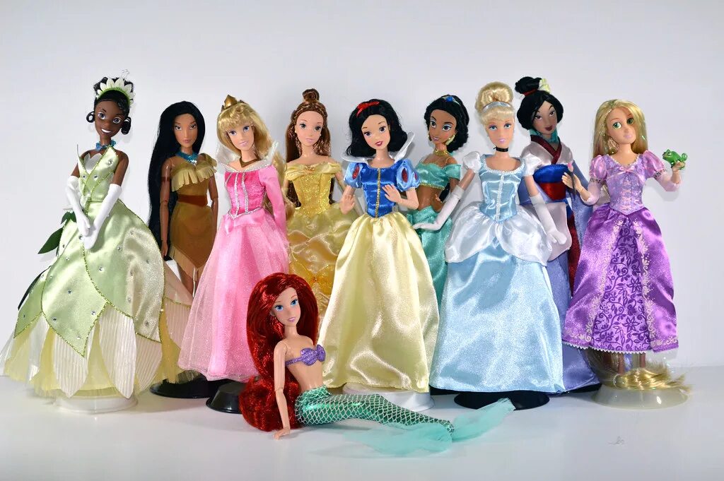 Принцессы диснея купить. Дисней стор куклы принцессы. Куклы принцессы Дисней от Дисней стор. Disney Classic collection кукла Mattel. Кукла Дисней стор Тиана.