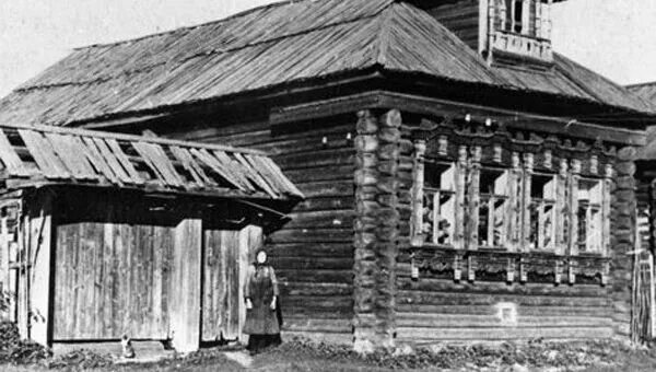 Дом матрены стоял тут же. Матренин дом солженицын. матрена солженицын. музей солженицына мезиновский. матренин двор иллюстрации.