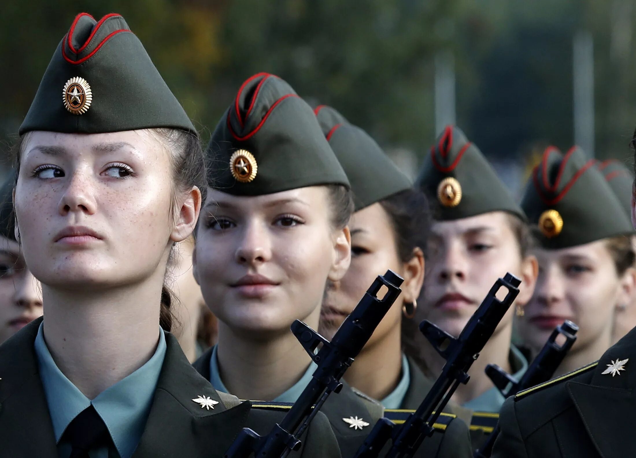 Женщины военные. Женщины военнослужащие. Женщины военные в России. Женщины военнослужащие в России. Армейская женщина