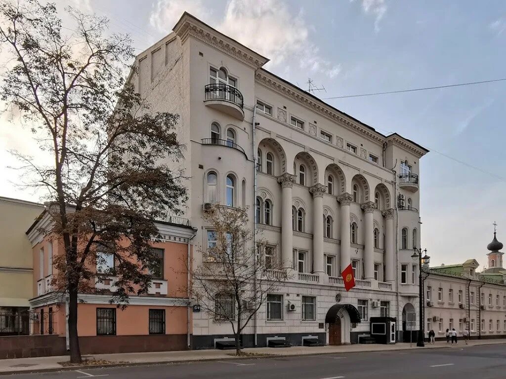 Киргизское посольство в москве. Посольство Киргизии в Москве. Большая Ордынка Москва посольство Киргизии. Консотдел посольства Киргизии в Москве. Большая Ордынка 64.