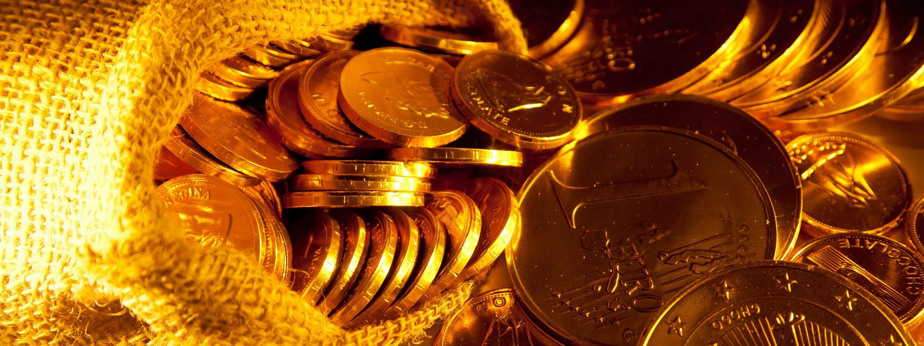 Golden many. Монета Золотая. Деньги золото. Деньги золото богатство. Гора золотых монет.