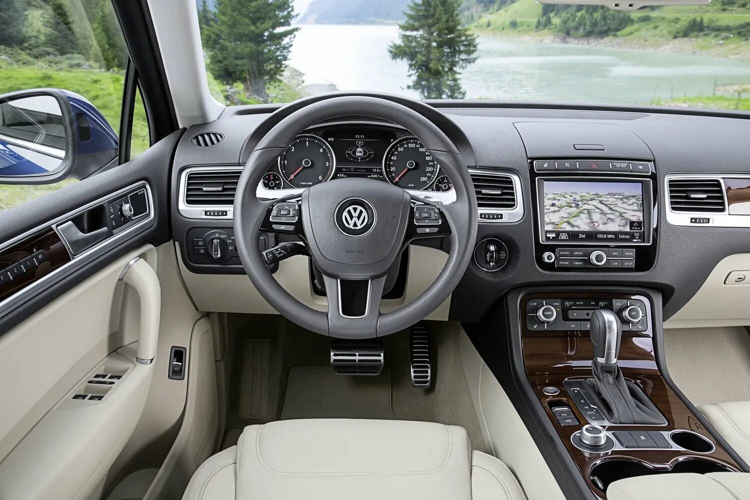 Volkswagen touareg 2014. Фольксваген Туарег 2016. Volkswagen Touareg 2011 Interior. VW Touareg 2014. Volkswagen Touareg II Interior.