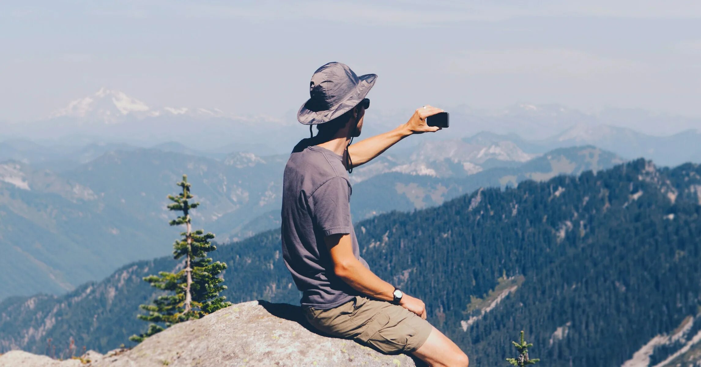 Take a view. Take a photo perdoneli. people taking photos. take a photo every day for a year. take photos picture.