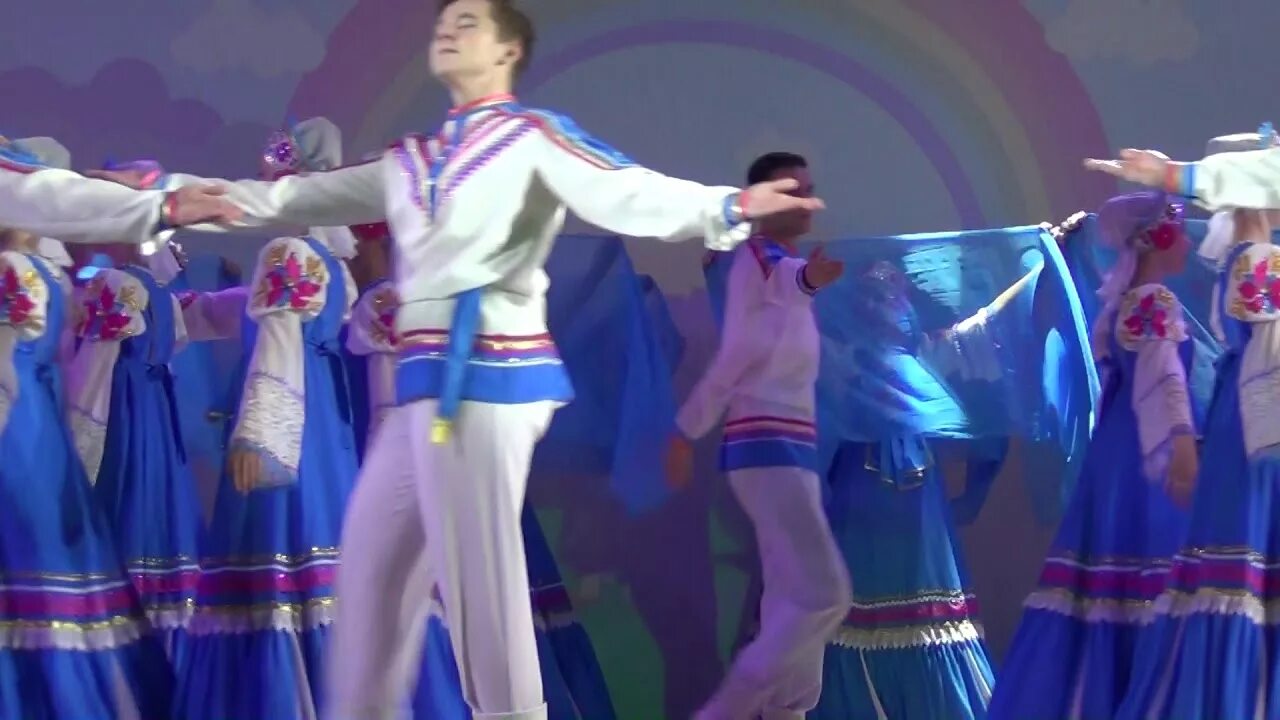 Ансамбли танца видео. Ансамбли танца видео. Варваровка октябрьский районный. Хоровод реченька ансамбля березка. Хореографический ансамбль березка.