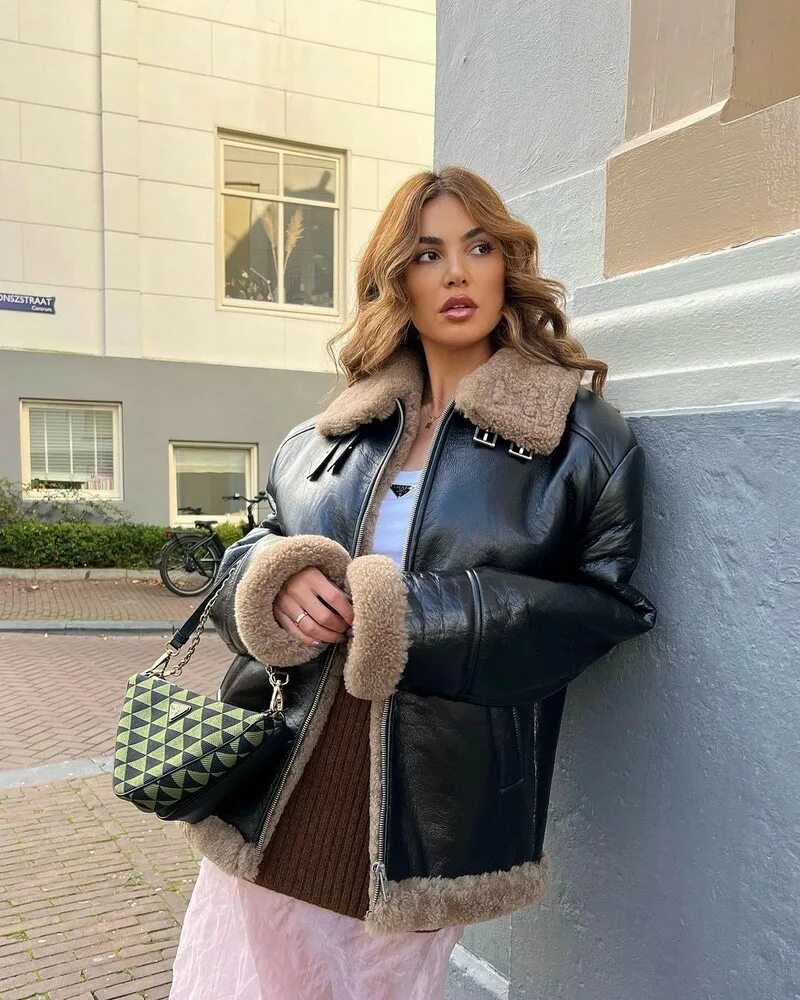 Дублёнка женская 2023. Стильные образы 2023. Стильные дубленки. Дубленка 2024. Дубленки 2022.