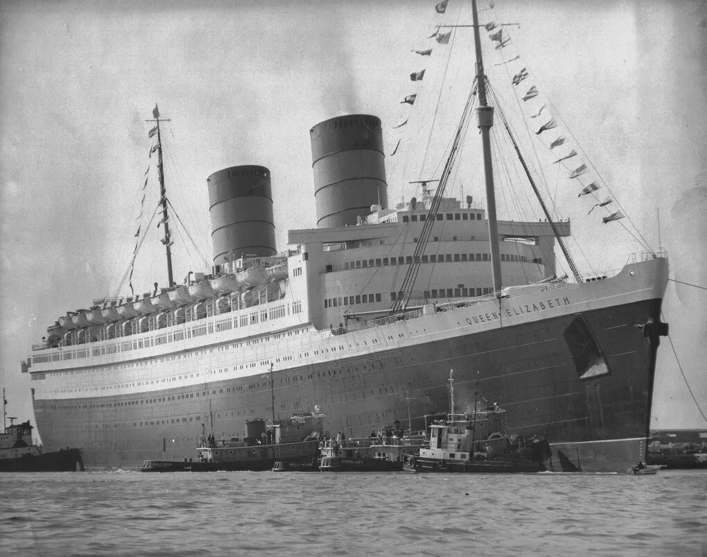 Лайнер «RMS Queen Elizabeth». Лайнер куин Элизабет 1940 год. Лайнер куин Элизабет 1. Элизабет куин пароход. Огромные пароходы