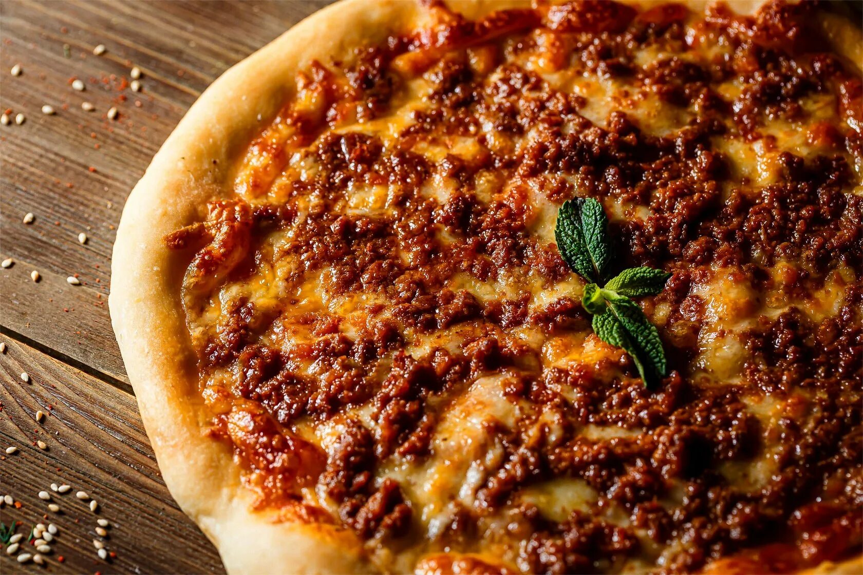Pizza bolognese. Пицца болоньезе. Пицца с фаршем. Пицца болоньезе итальянская.