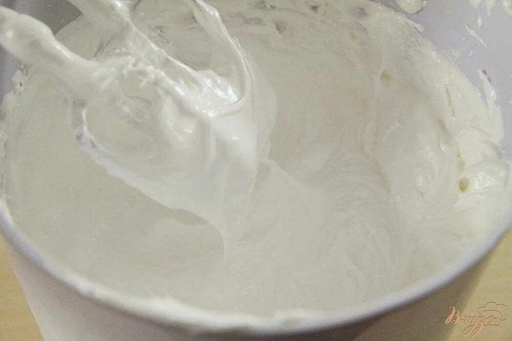 Белковый крем. Консистенция крем белковый заварной. Жидкий белковый крем. Густой сироп для белкового крема. Если крем для торта получился жидким