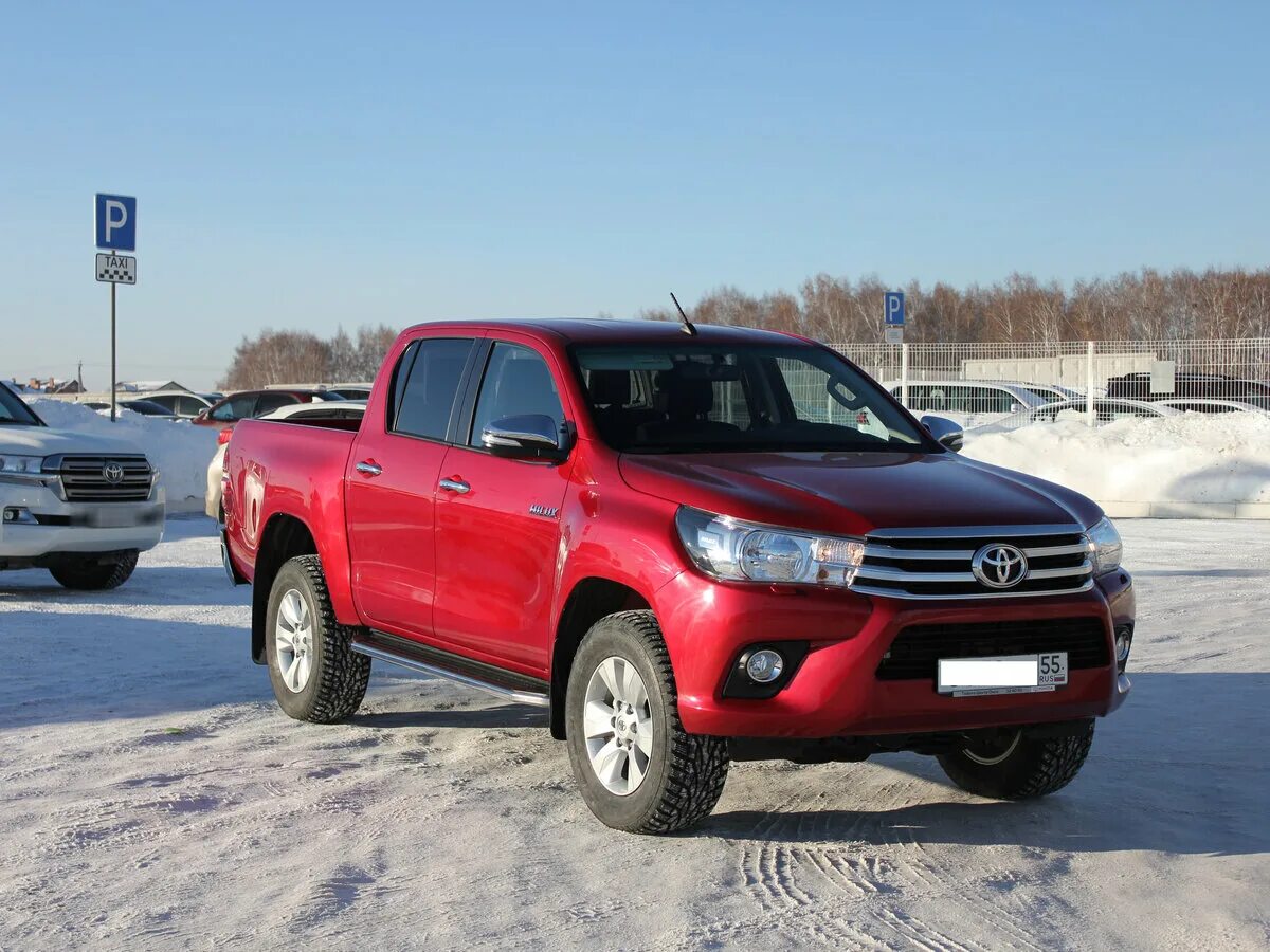 Купить хайлюкс дизель. Toyota Hilux VIII, 2015. Toyota Hilux 2.8. Red Toyota Hilux. Тойота Хайлюкс красная.