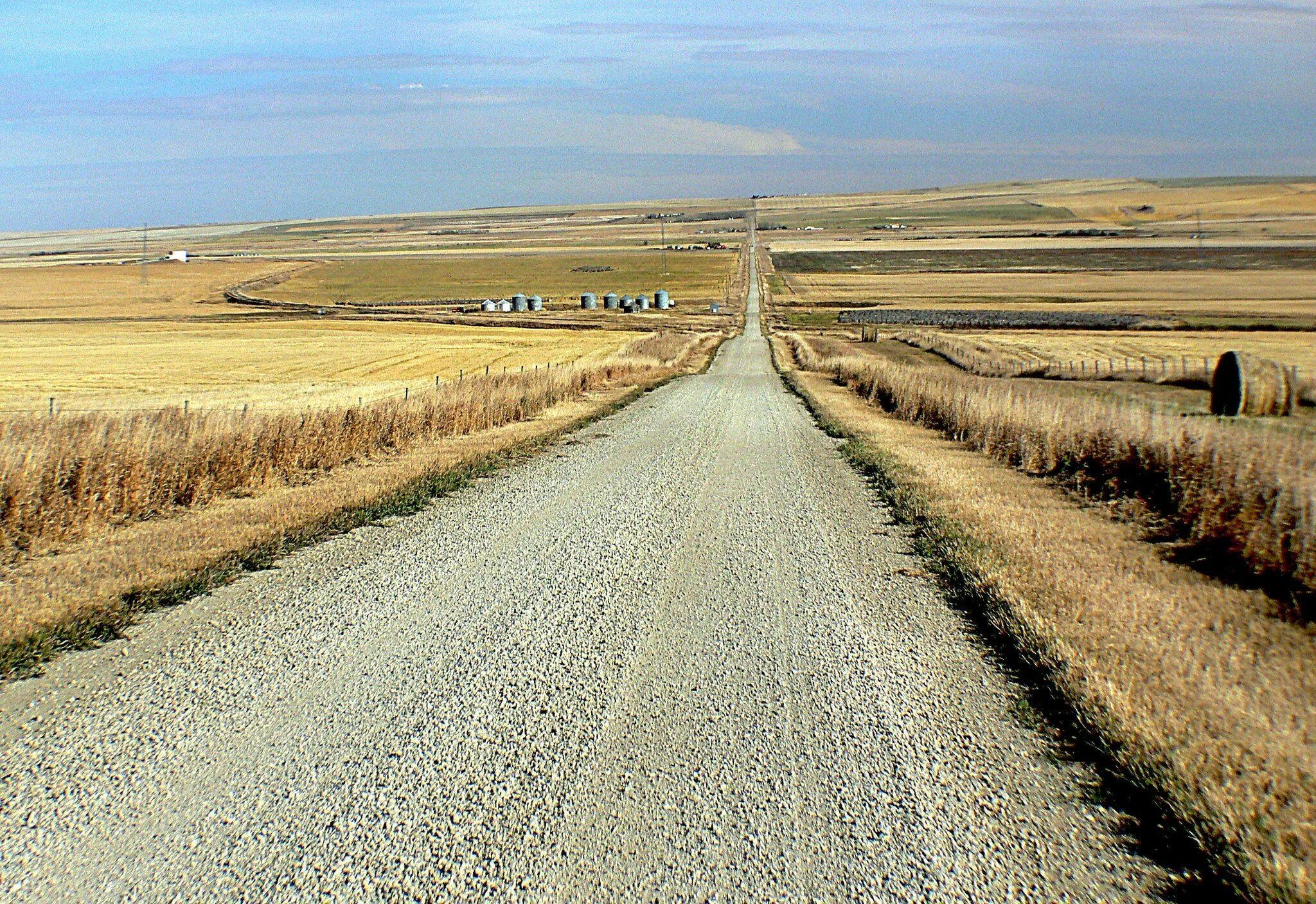 Просёлочная дорога США. Дорога в поле. Сельская дорога. Грунтовая дорога.