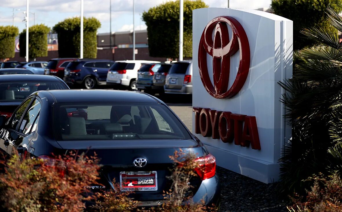 Правда ли что тойота возвращается. Toyota Motor sales, USA бренд. Тойота вернулась в Россию. Toyota California. Автомобиль года 2021 в Европе.