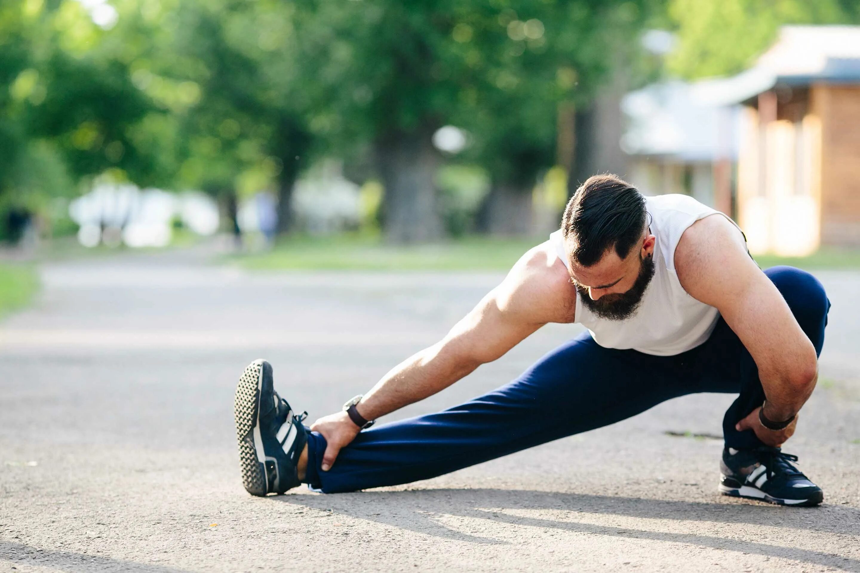 Warm sport. Спортивные люди. Парень занимается спортом. Разминка. Разминка бег.