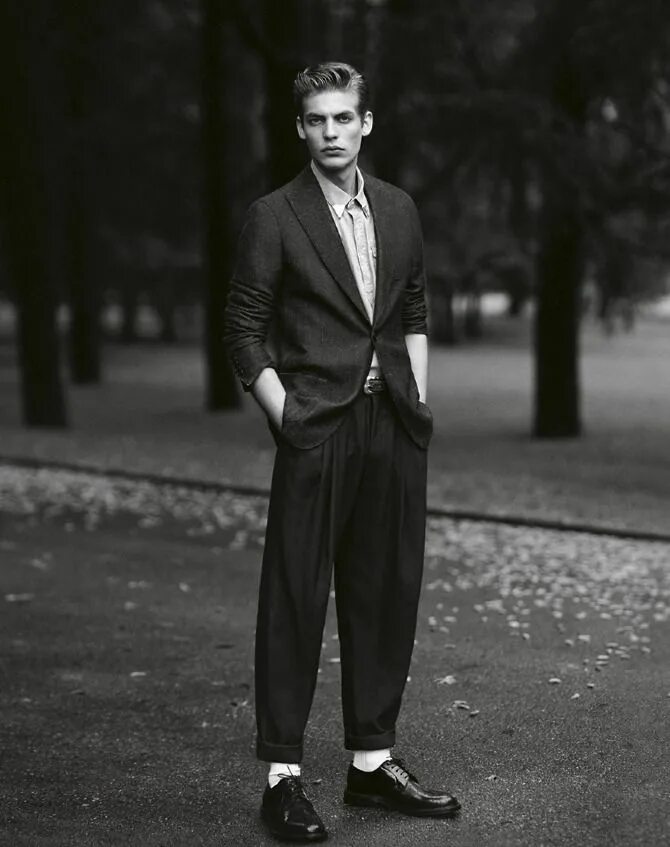Giorgio Armani Suits. Мужской костюм 90-х. Мужские костюмы классические 90 х. Парень в костюме.