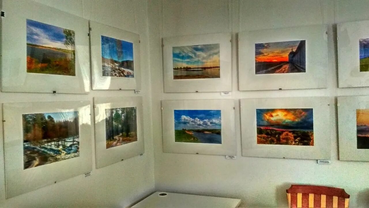 Иркутск городской выставочный зал. Городской выставочный зал брянск. Городской выставочный зал г. Выставочный зал брянск бульвар. Выставочный зал на бульваре гагарина брянск.