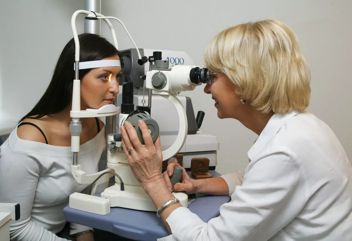 Фото офтальмологии. Биомикроскопия с щелевой лампой. Прием офтальмолога. Окулист. Осмотр офтальмолога.