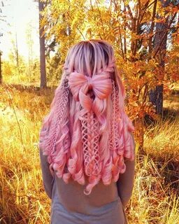 Розовые косички