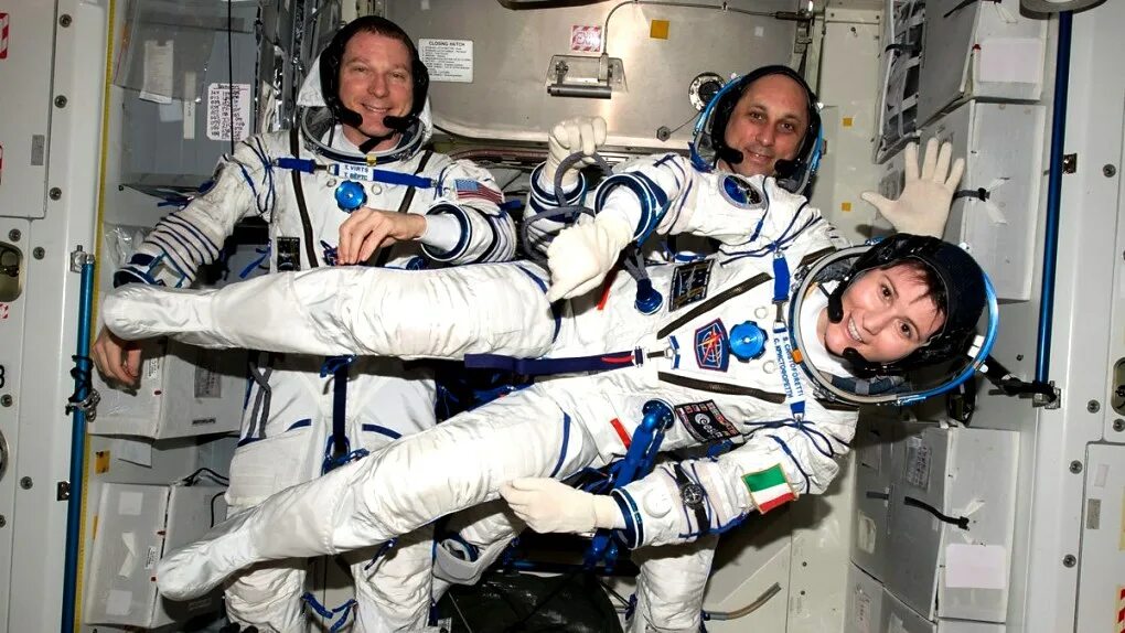 рид вайзман. тайлер хейг космонавт. три космонавта. сергей крикалев космонавт. светлана савицкая в космосе.