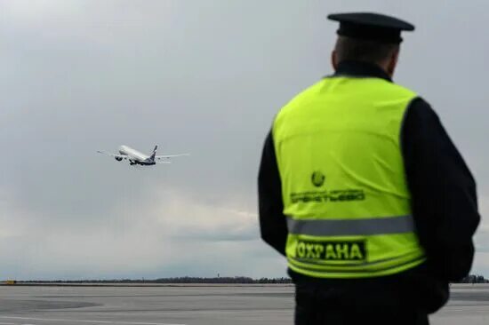 Транспортная безопасность шереметьево. Авиационная безопасность в аэропорту. Инспектор перронного контроля пулково. Домодедово секьюрити. Транспортная безопасность шереметьево.