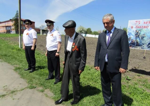 Дур-дур село. Северная Осетия селение дур-дур. Директора дигорских школ.