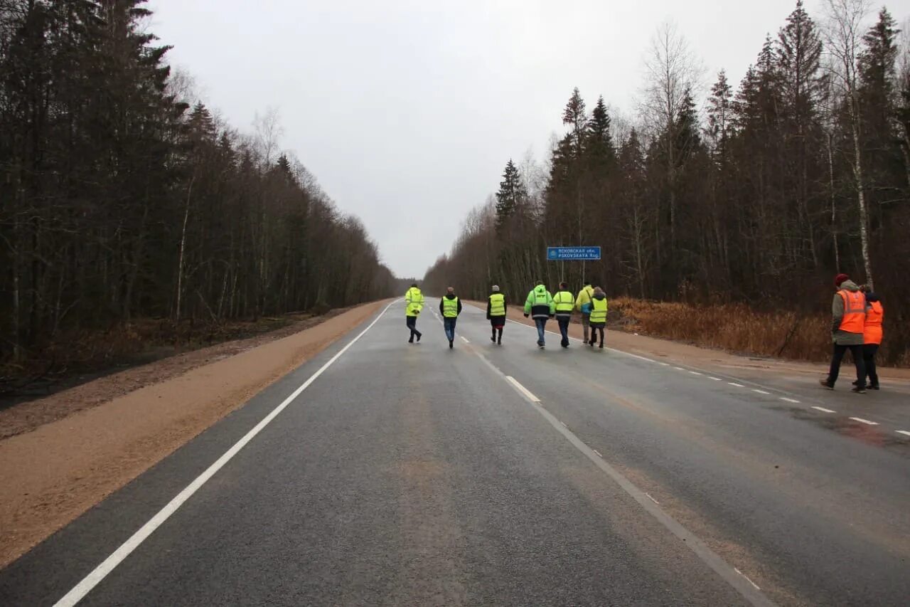 Феофилова пустынь Шимск. Трасса Новгород Шимск. Великий Новгород дороги. Дорога Великий Новгород Шимск.