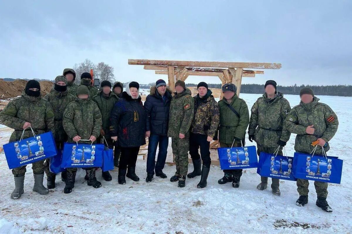 Военные новости брянской. С новым годом военные сво. Новый год на передовой сво.