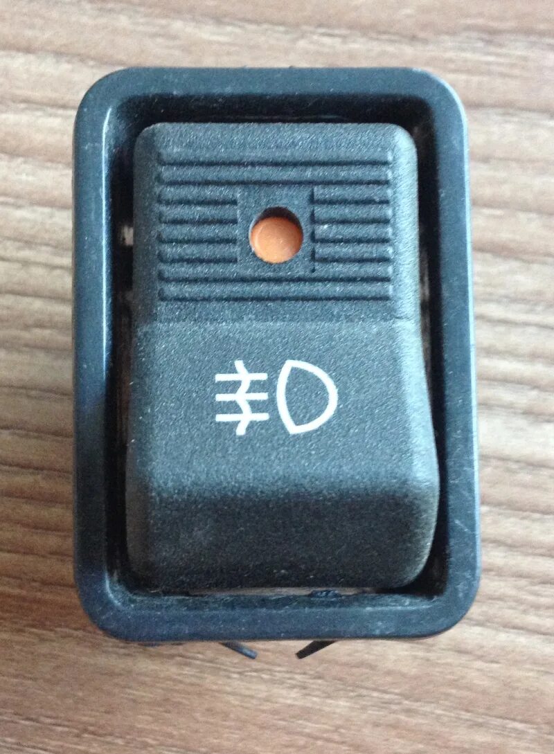 Кнопка ПТФ ВАЗ 2107. Выключатель передних ПТФ ВАЗ 2107. Кнопка задних туманок ВАЗ 2105. Переключатель противотуманных фар ВАЗ 2106.