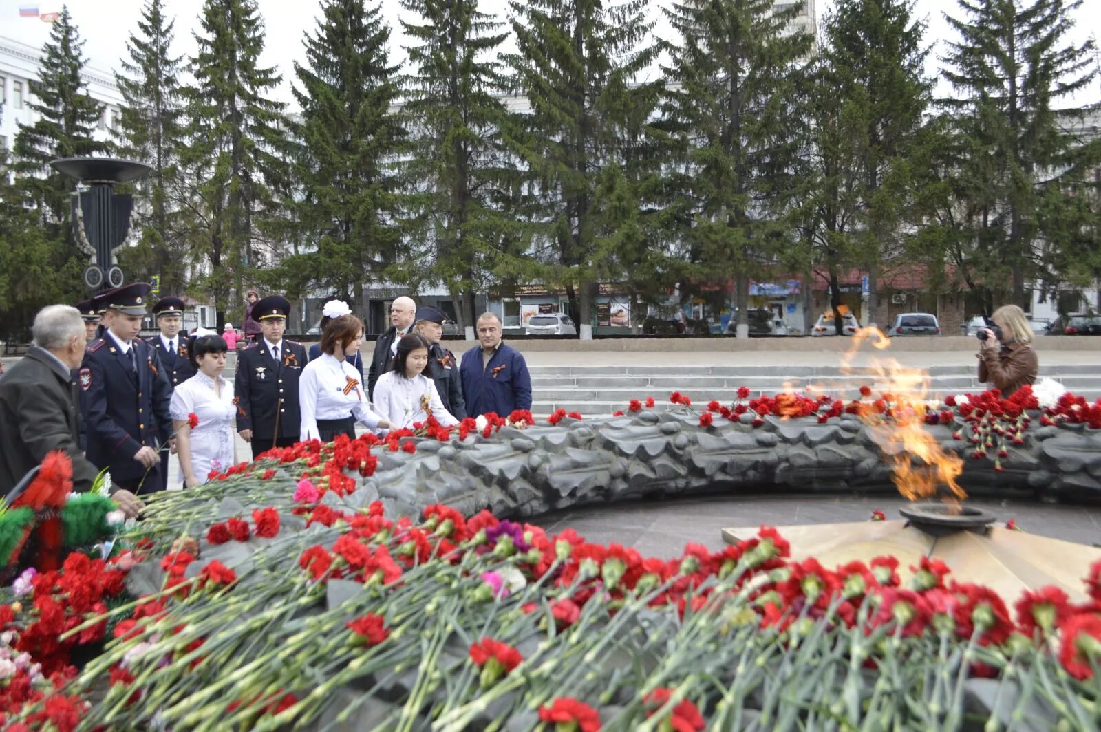 Где можно возложить цветы в спб