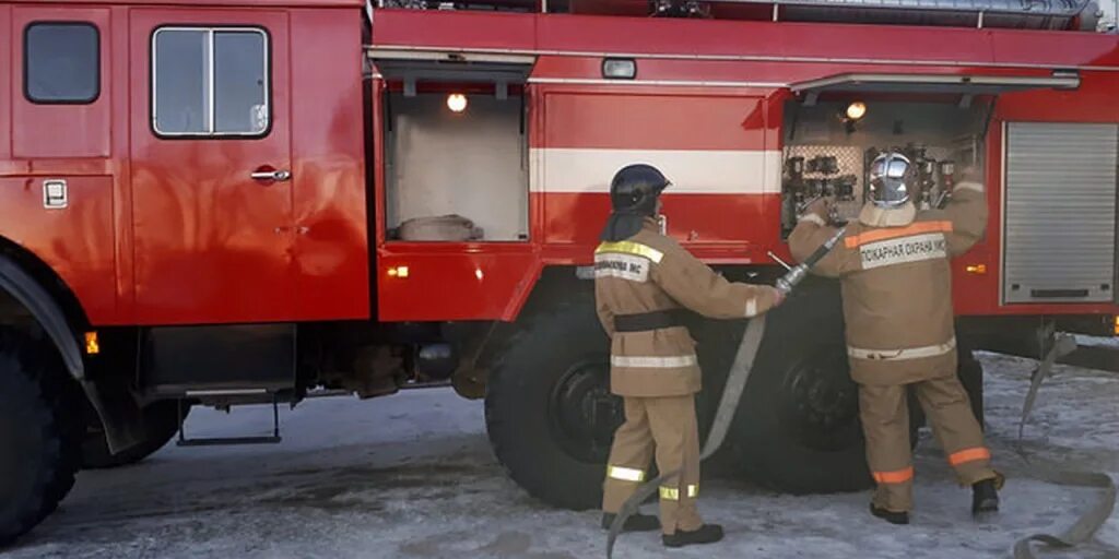 Североуральск пожар. Североуральск пожарка. Пожар в Североуральске сейчас. Пожар цегебе в Североуральске. Североуральск ивдель