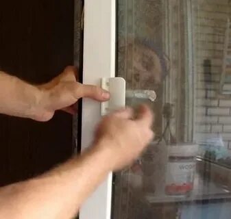 Как закрыть дверь со стороны балкона